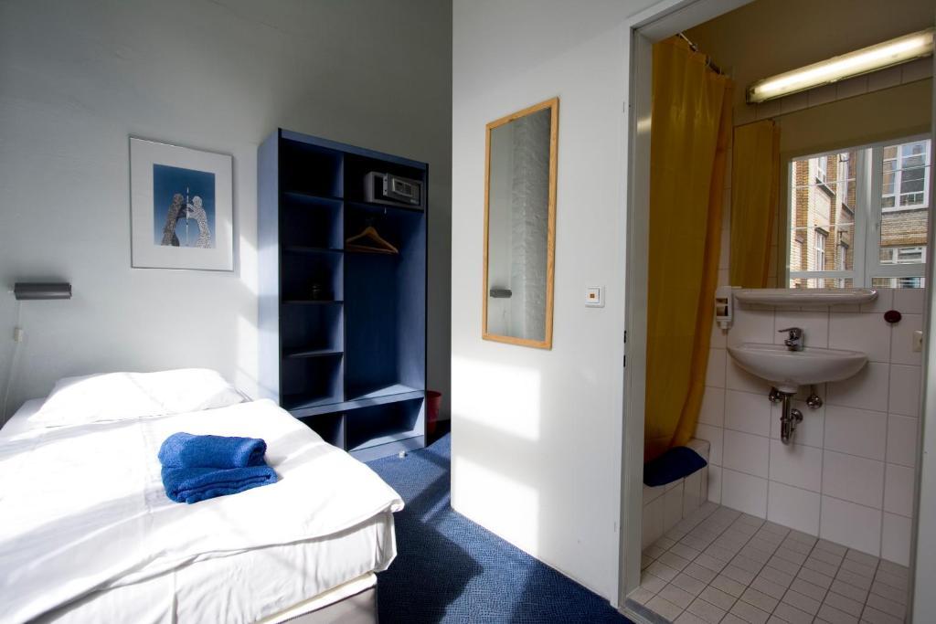 Hotel Transit Berlim Quarto foto