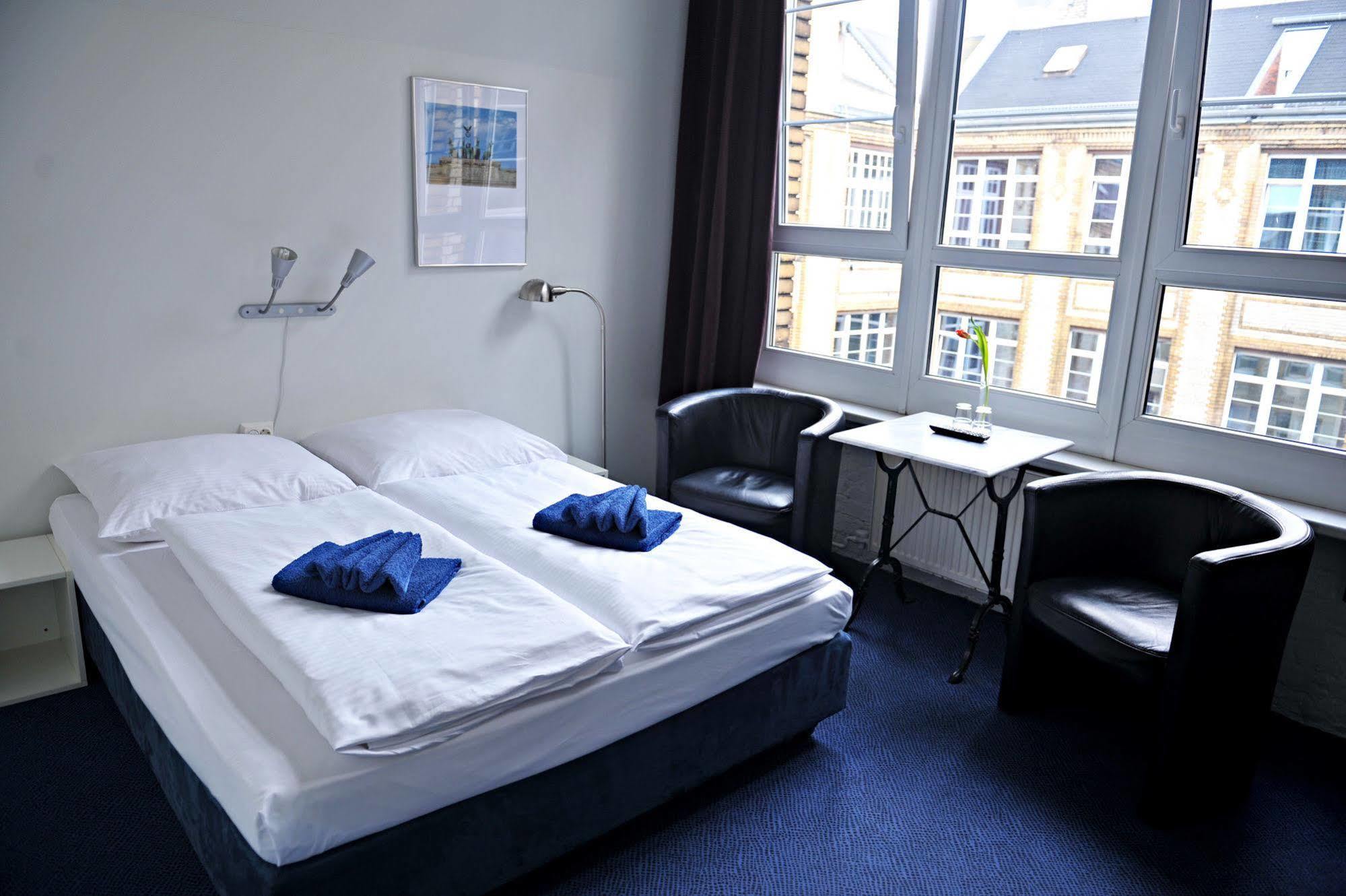 Hotel Transit Berlim Exterior foto