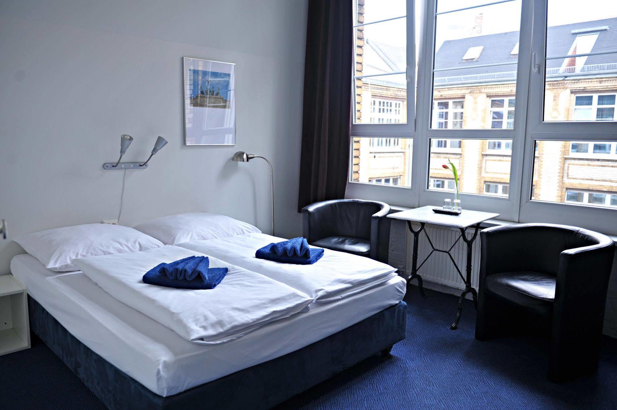 Hotel Transit Berlim Exterior foto