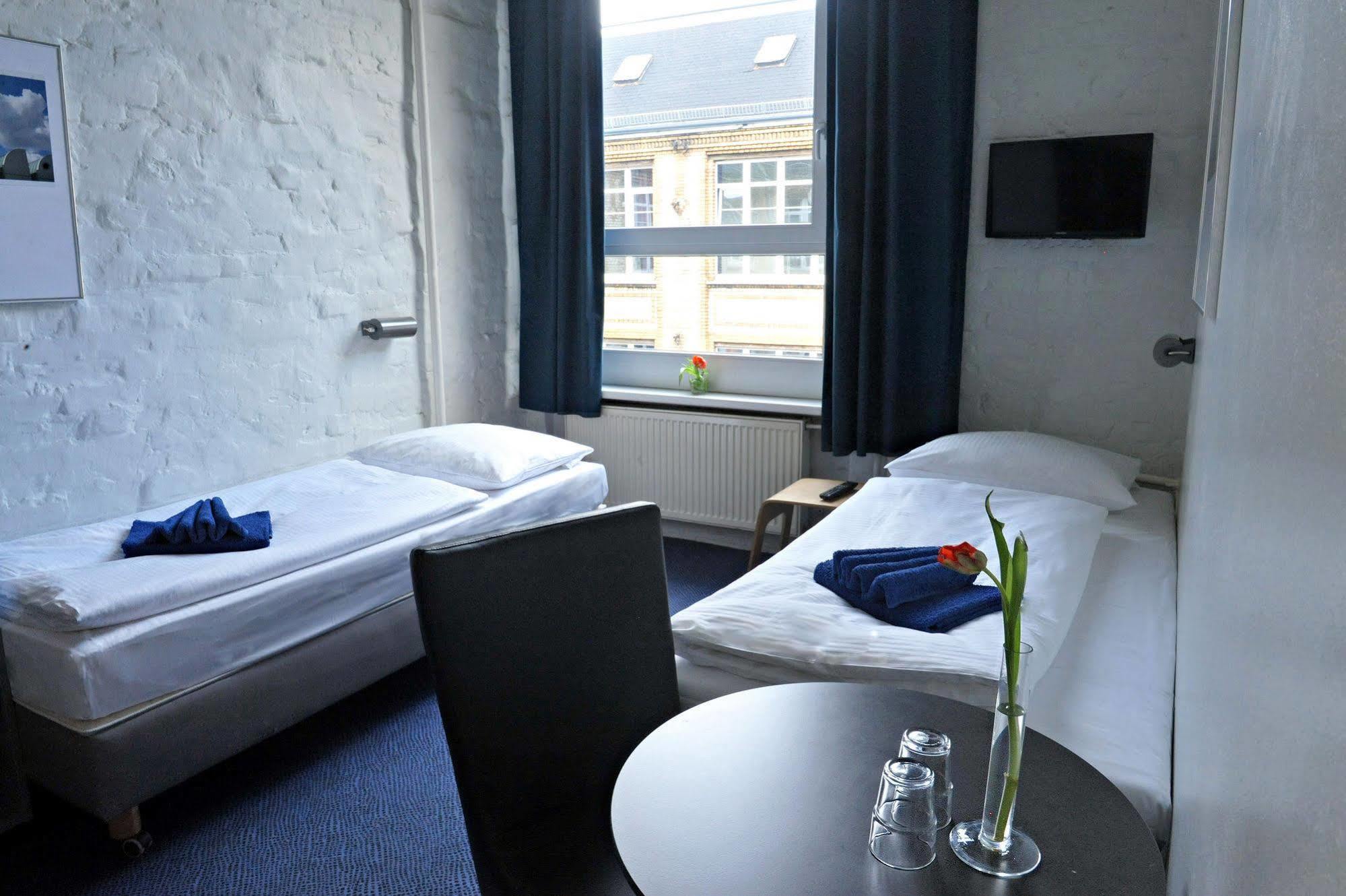 Hotel Transit Berlim Exterior foto