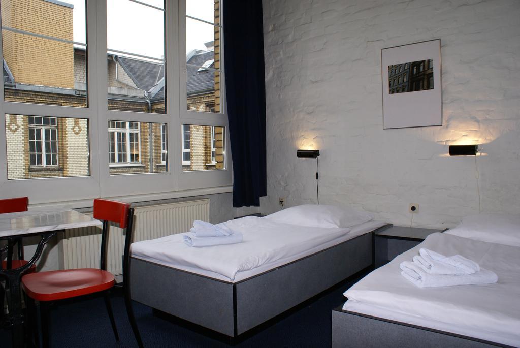 Hotel Transit Berlim Quarto foto